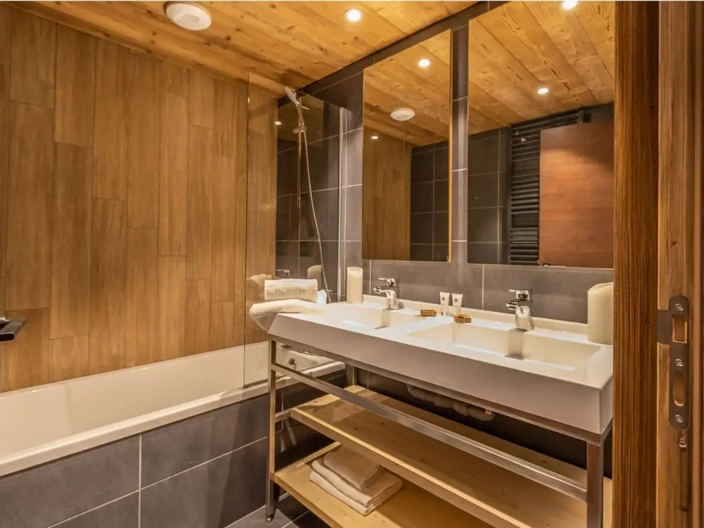 Nice Apartment Near the Center of Val Thorens and Slopes