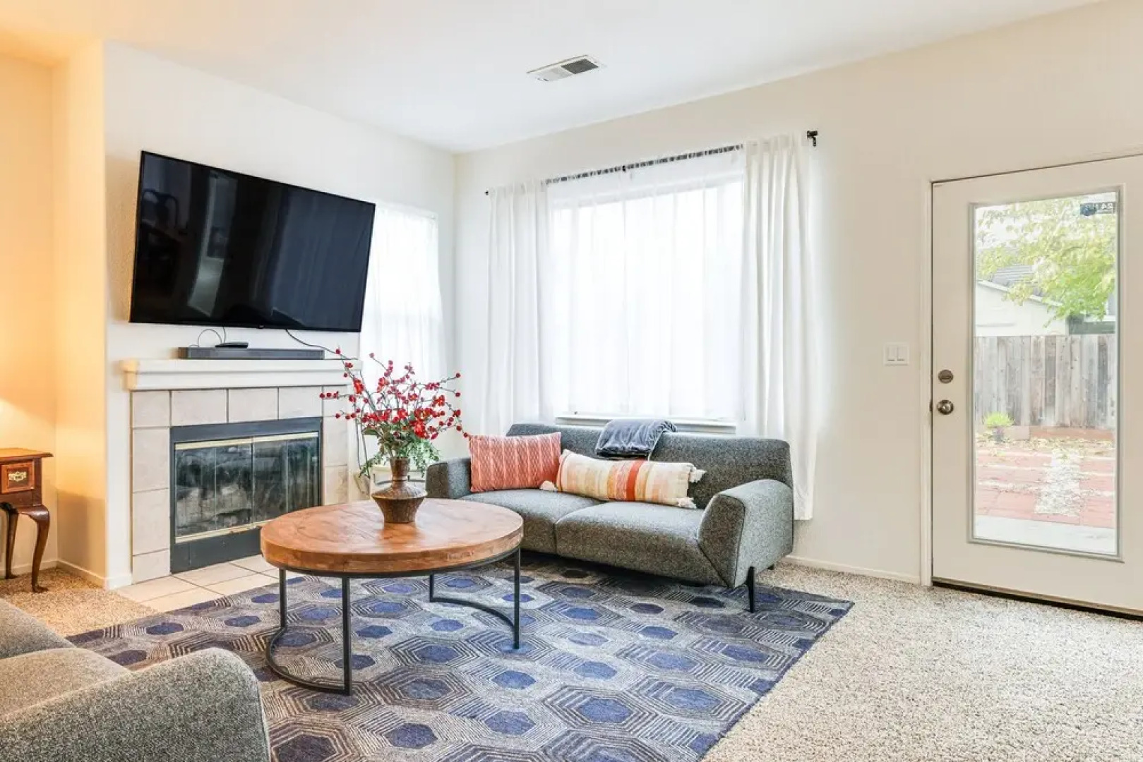 Spacious Los Banos Home w/ Patio - Dogs Welcome!