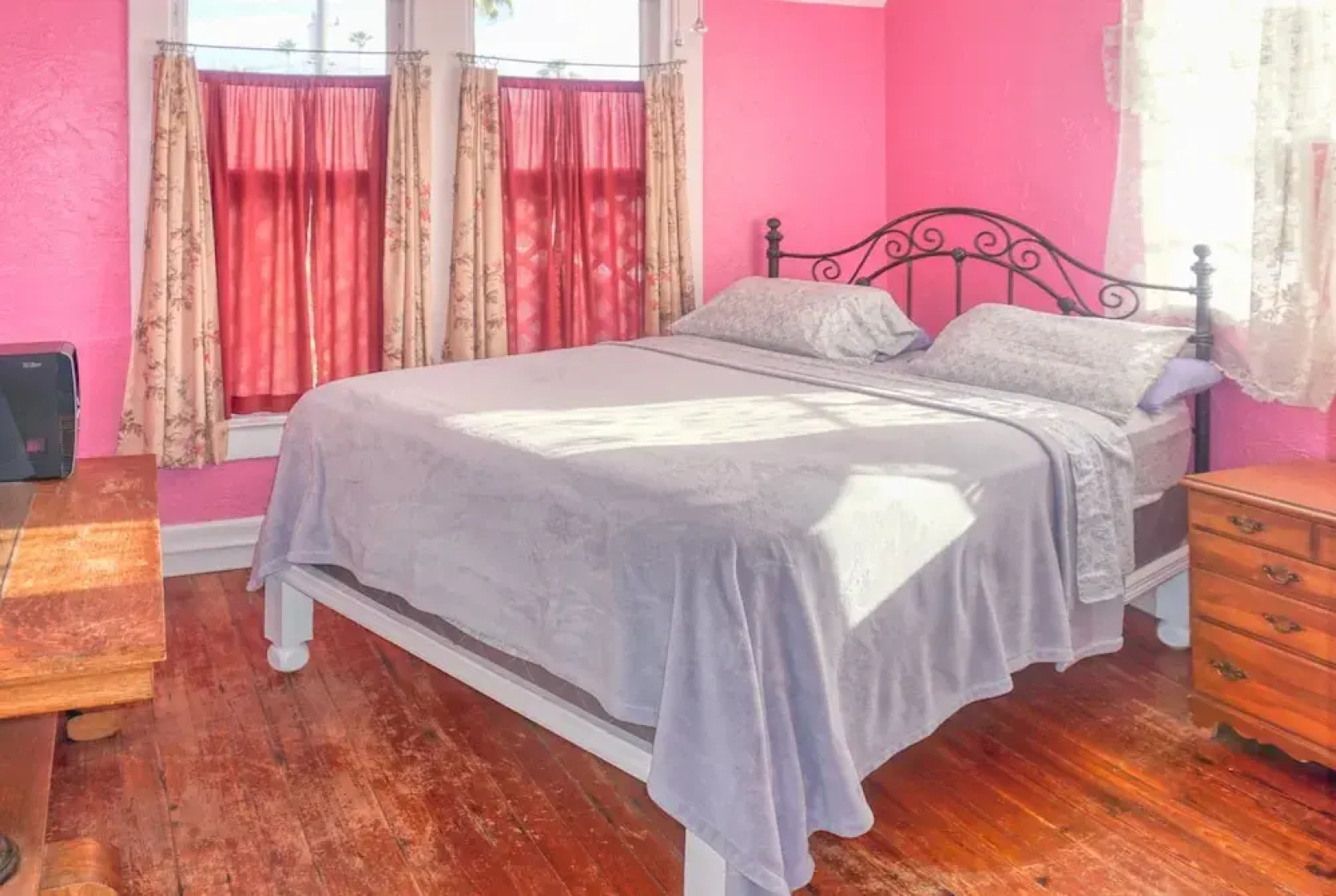 Pass A Grille Beach Escape (107-8)