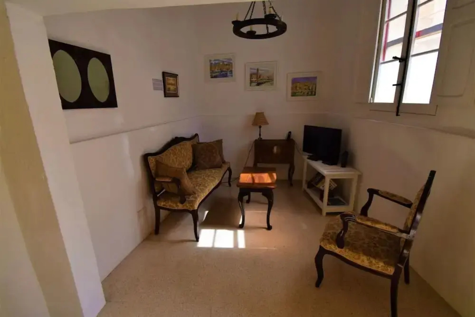 Stylish and characterful townhouse - views, A/C