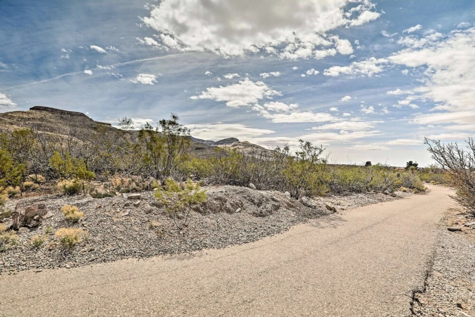Mountain View Desert Home - 25 Mins to White Sands