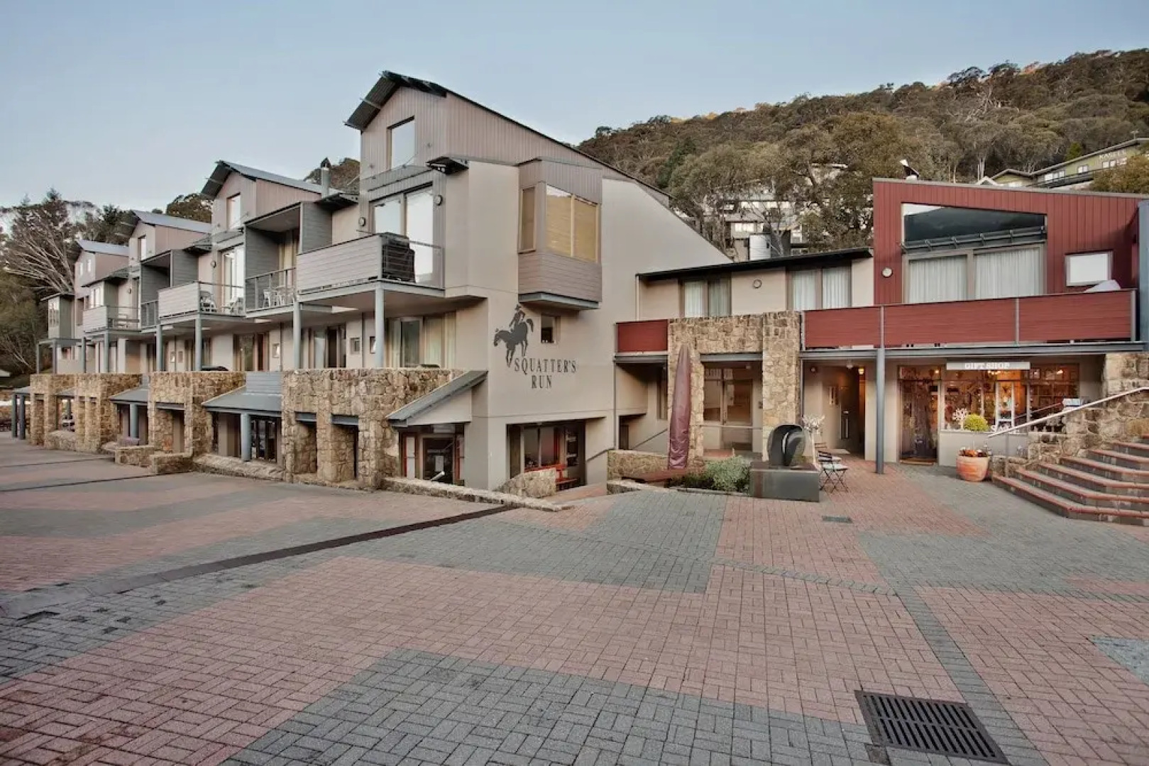 Nanook Thredbo Squatters Run