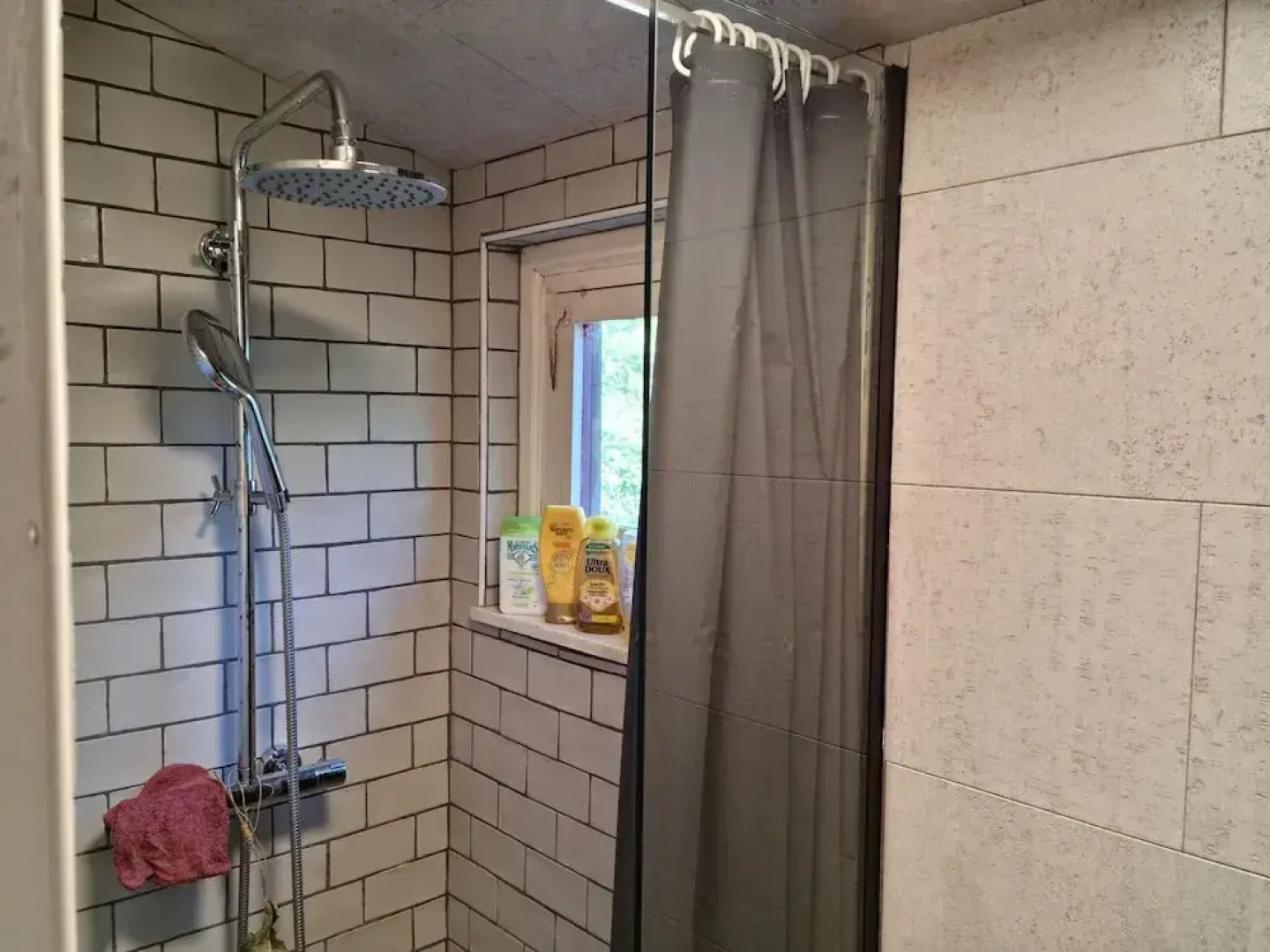 Tranquil Chalet in Geel With Garden