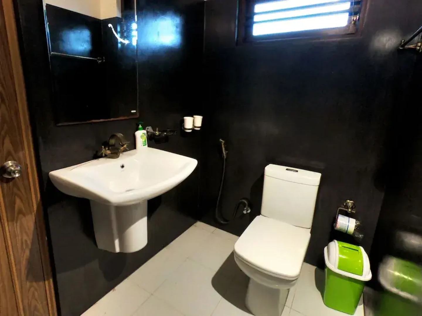 Wagon Wheel Inn - Hostel