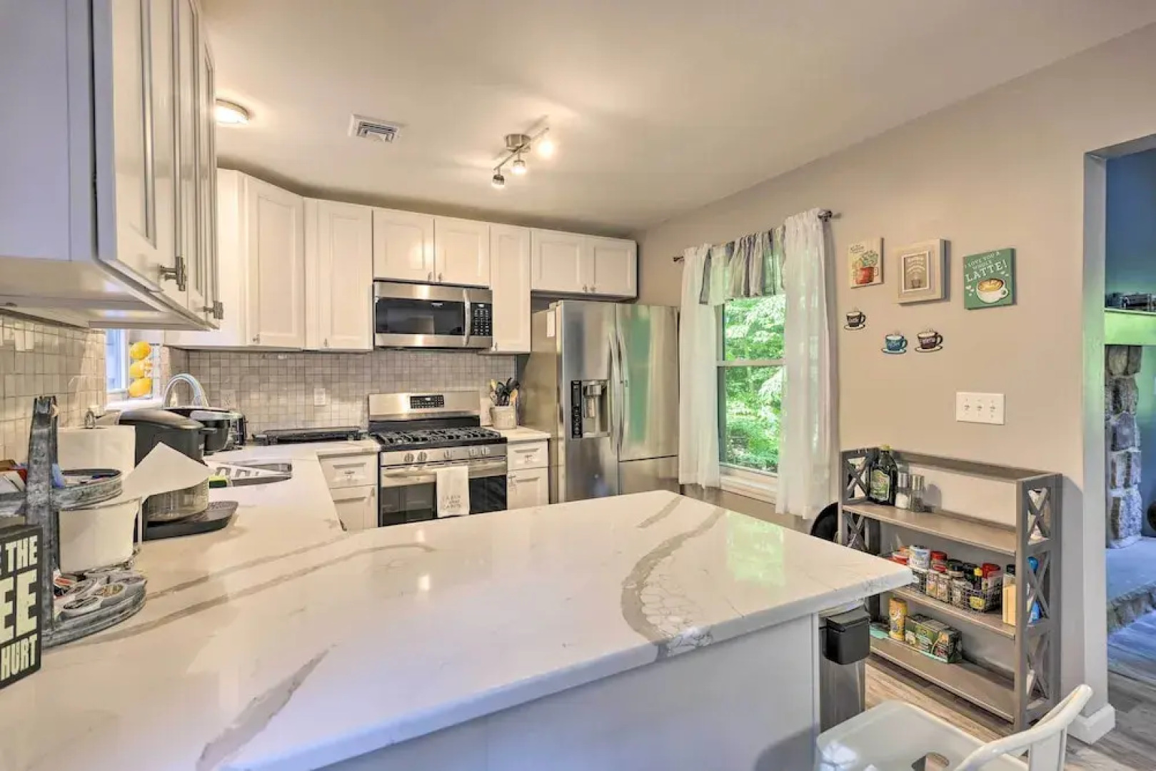 Near Tobyhanna State Park: Home w/ Hot Tub!