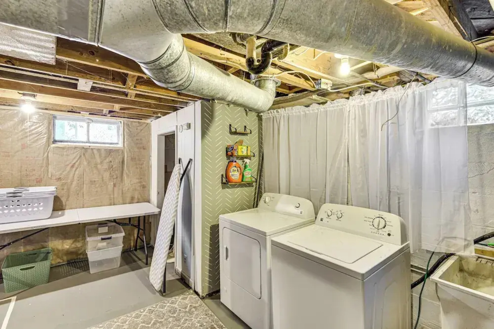 < 1 Mi to Notre Dame: Family-friendly Home!