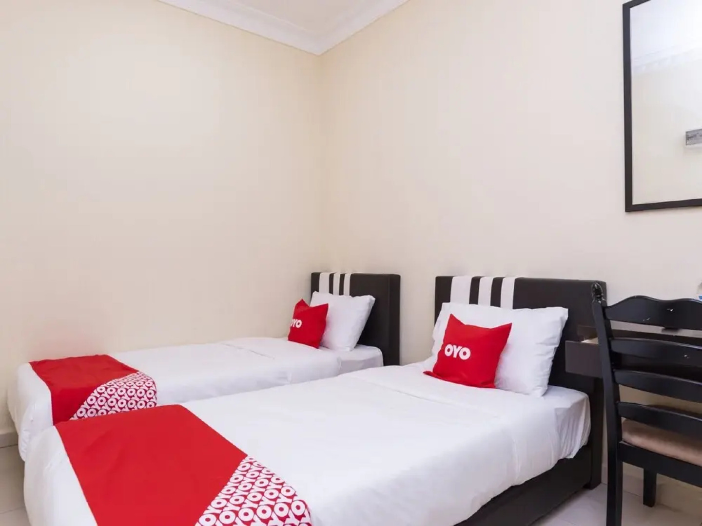 OYO 89536 Hazris Hotel