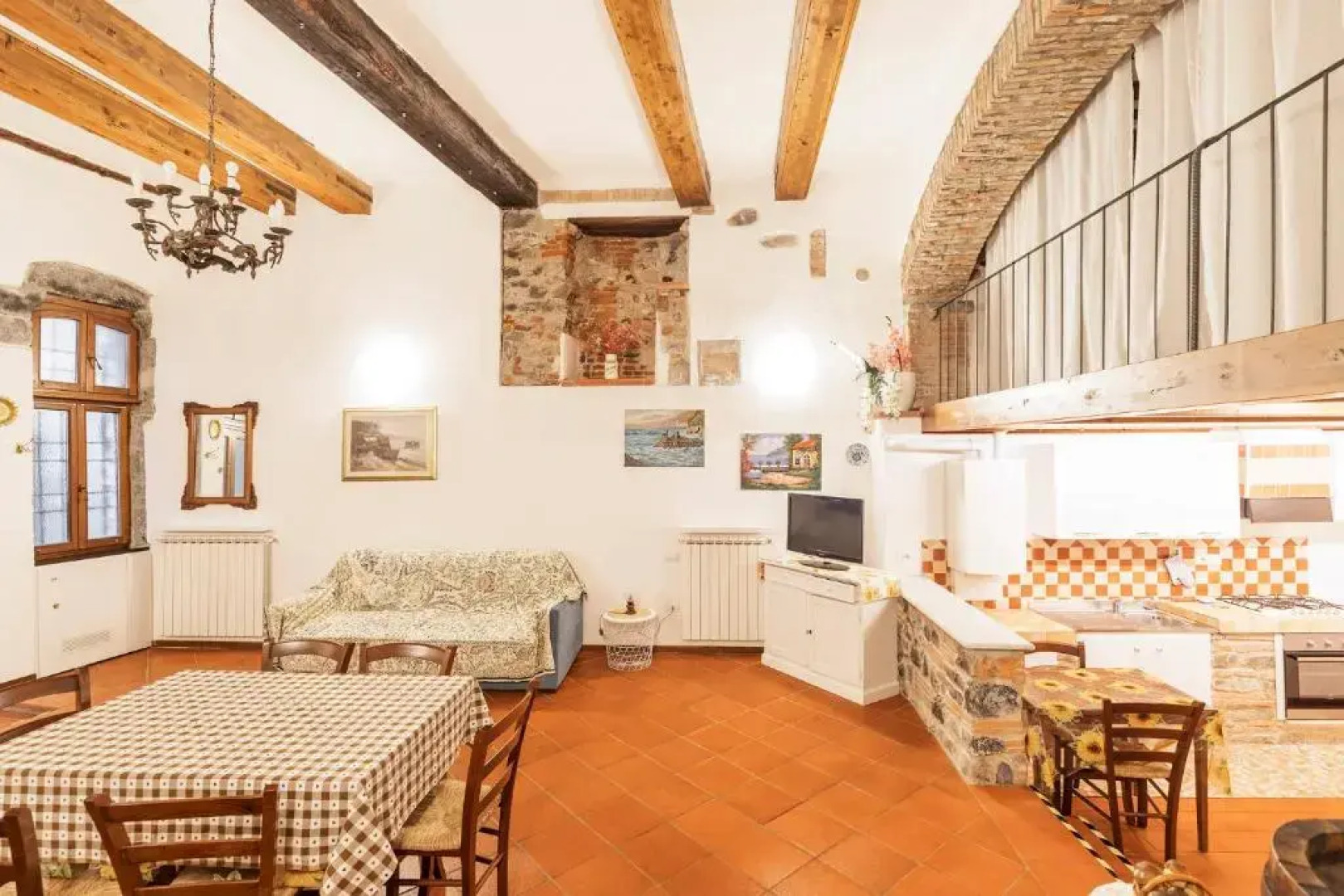 025- La casa di Esmeralda (011017-LT-0667)