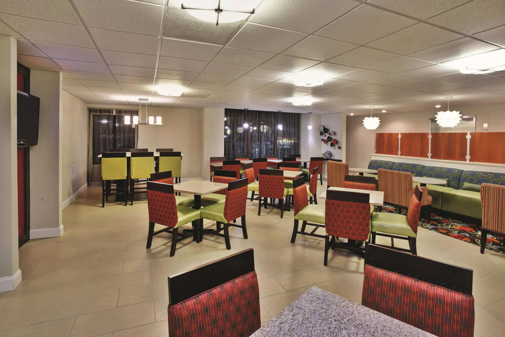 La Quinta Inn & Suites by Wyndham Elkview - Charleston NE