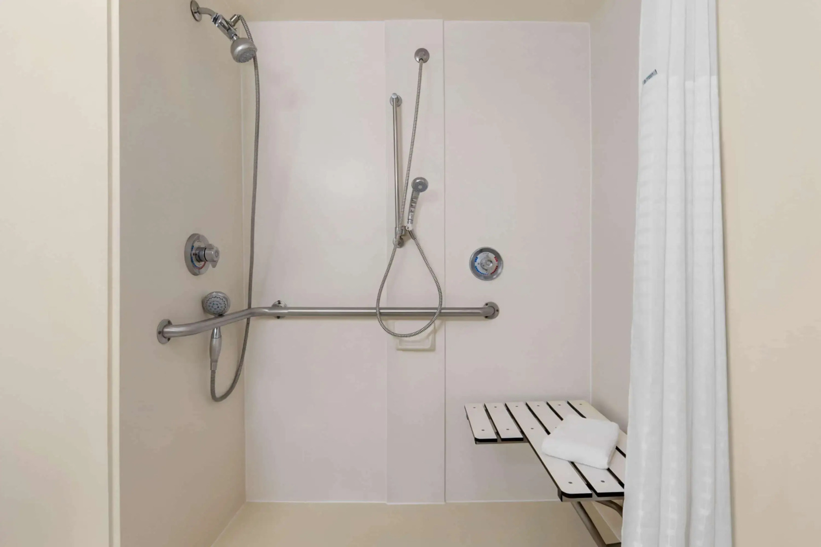 Baymont by Wyndham Intl Speedway/I-95/Daytona Beach