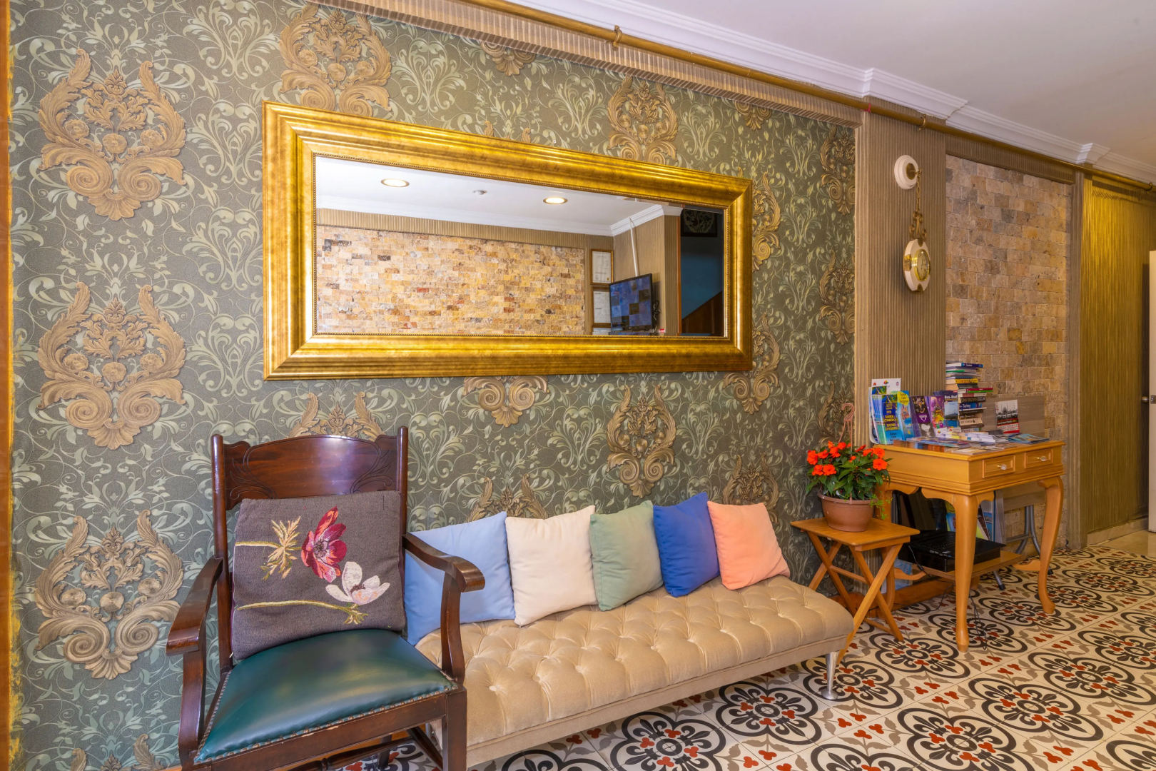 Walnut Shell Hotel