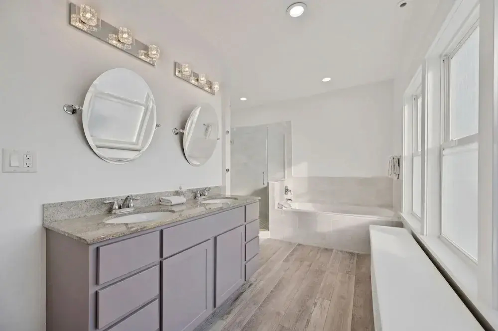 Charming Oak Park 4BD/3.5BA and 2 Private Parking by AllSet Turnover