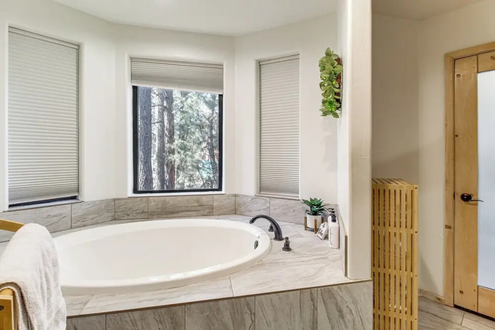 Near Hiking: 'ponderosa Paradise' Overgaard Cabin