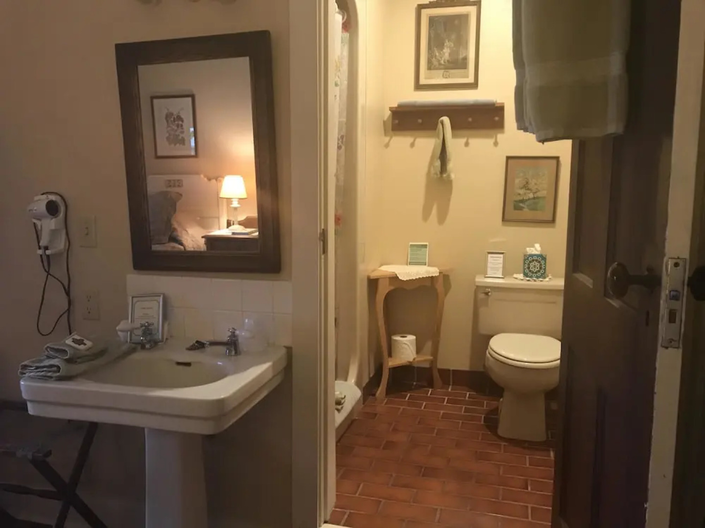 The Stagecoach Inn Bed & Breakfast and Five20 Social Stop