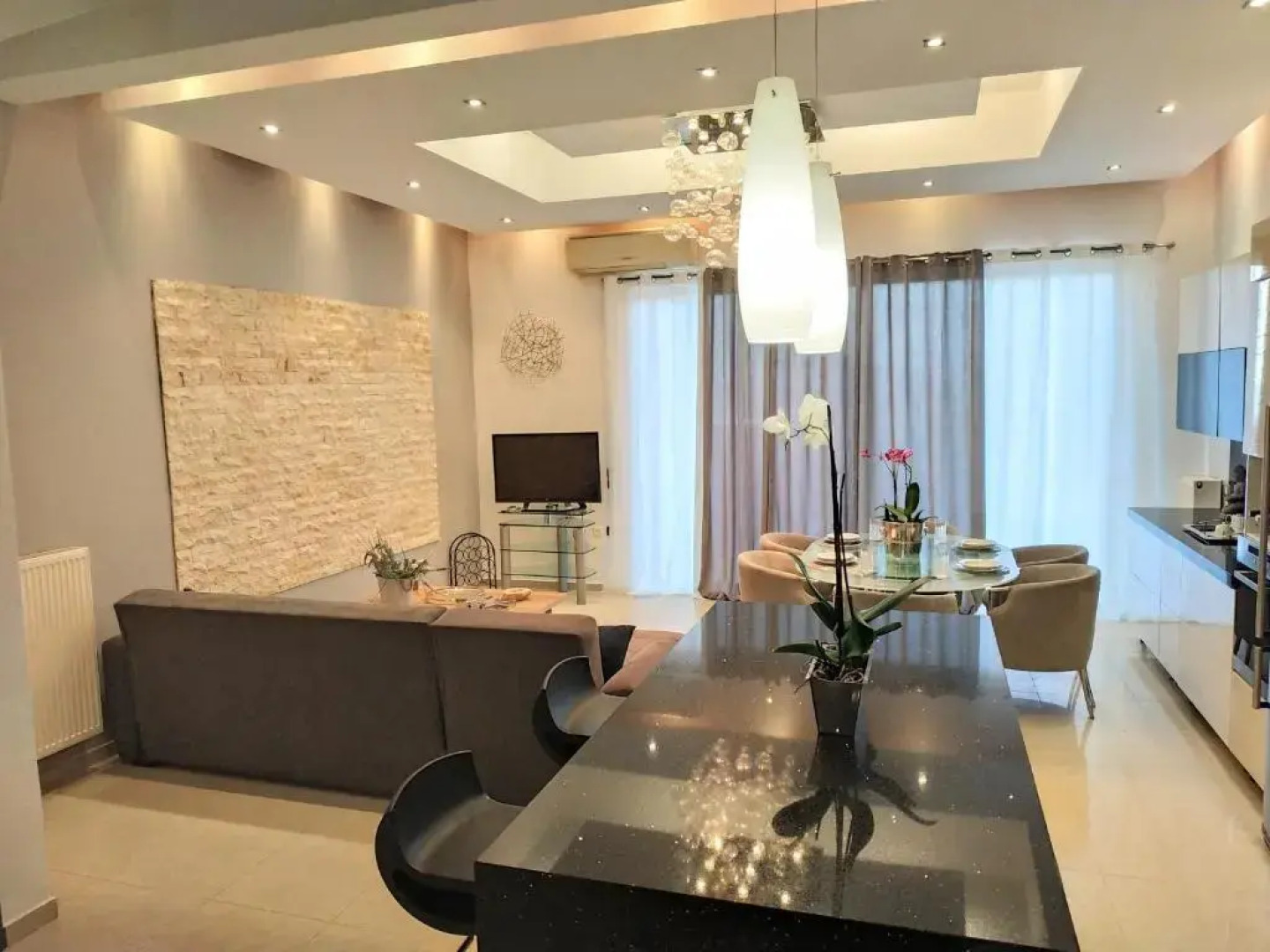 Luxury Apartment with Sea View near Kallithea