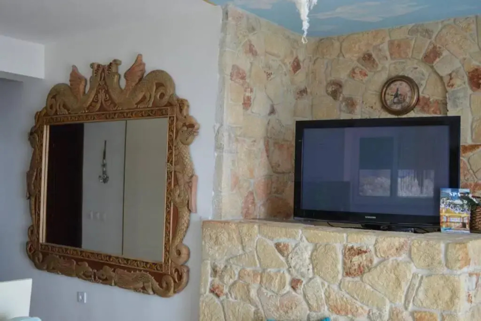 35 m from the beach, amazing seaview, Chalkidiki, Loutra Agias Paraskevis , Evdiriadis Luxury Apartment , you can see it on youtube if you type the name Evdiriadis