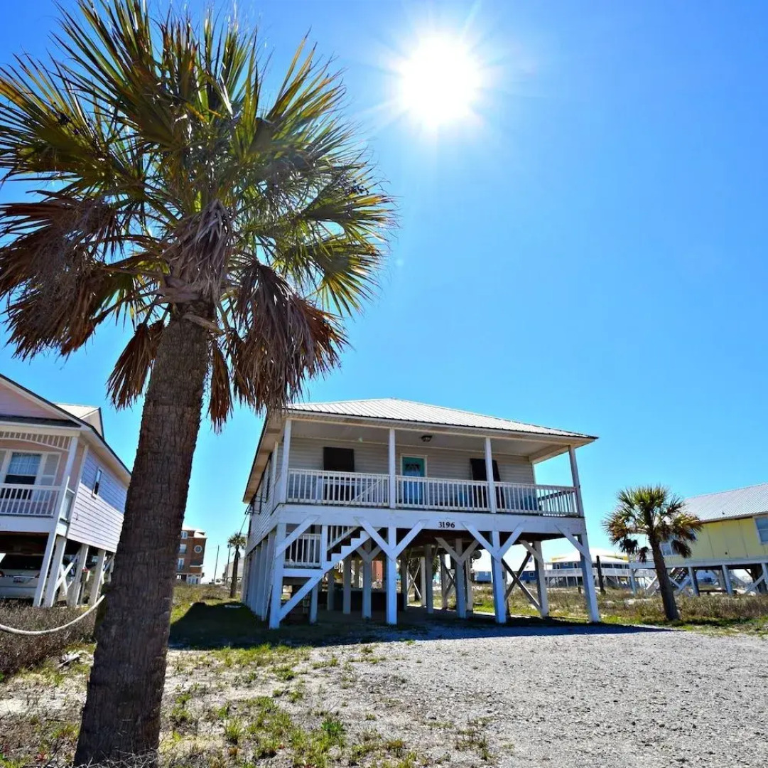 Pelican's Rest Beach House by RedAwning