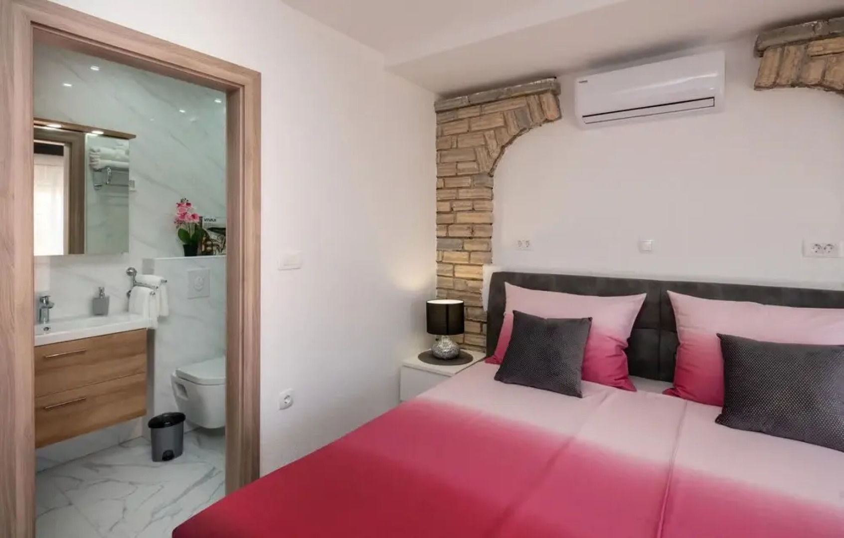 Awesome Home in Turanj with Hot Tub, WiFi & Heated Swimming Pool