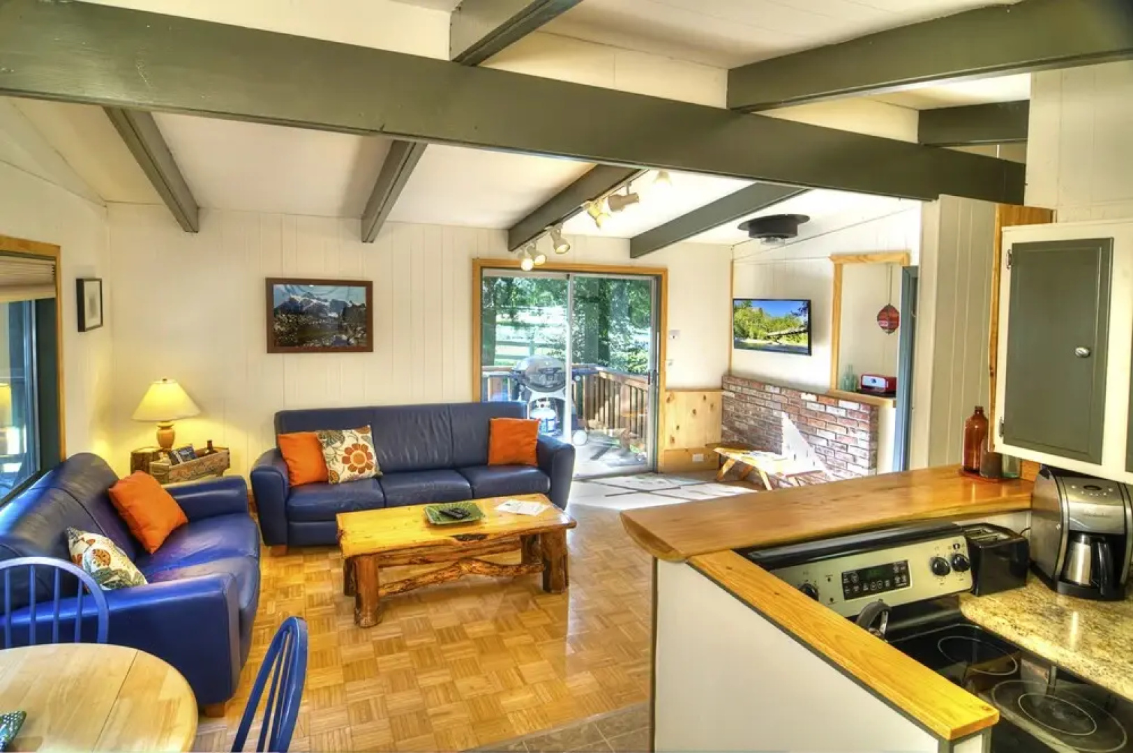 Riverside Ranch - Two Bedroom Bungalow with Hot Tub