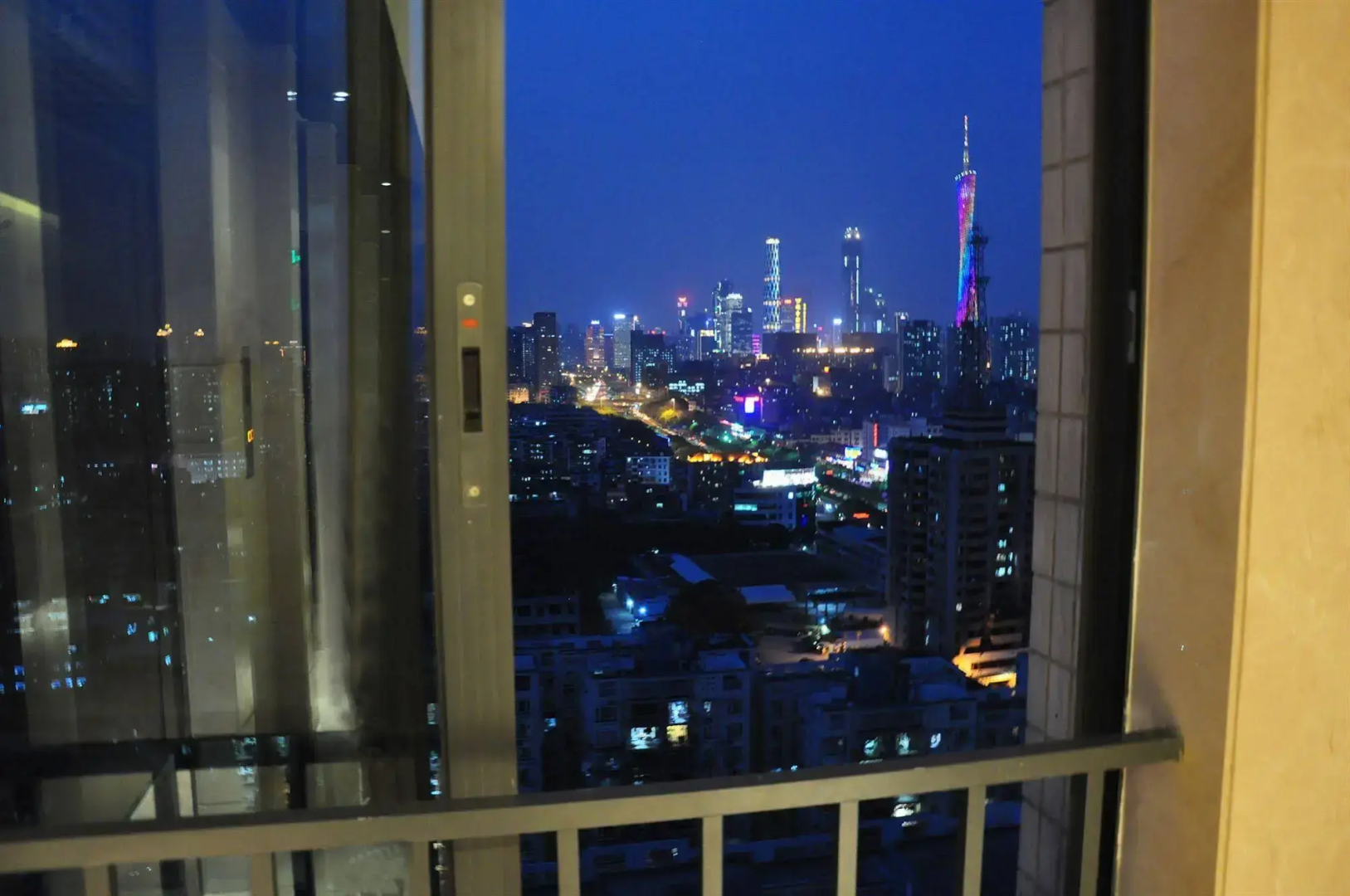 BaiHe International Apartment Hotel