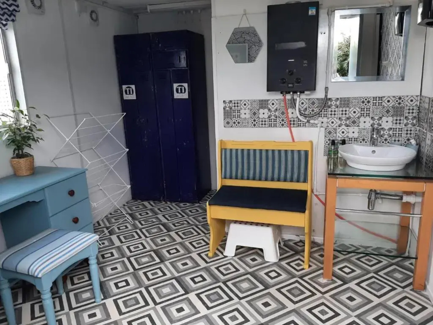 Tregantle Farm Eco Glampsite Super Safari Cabin