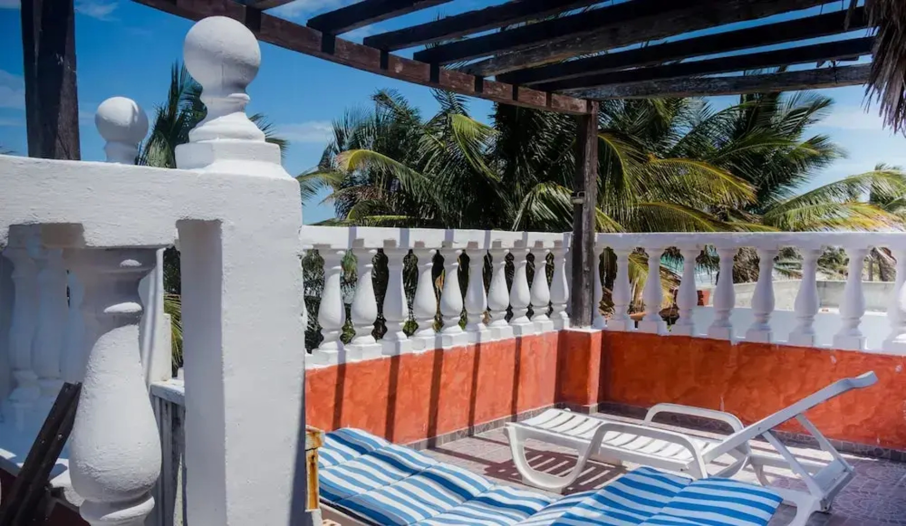 Casa Maya Lodge  Robinson Crusoe Style