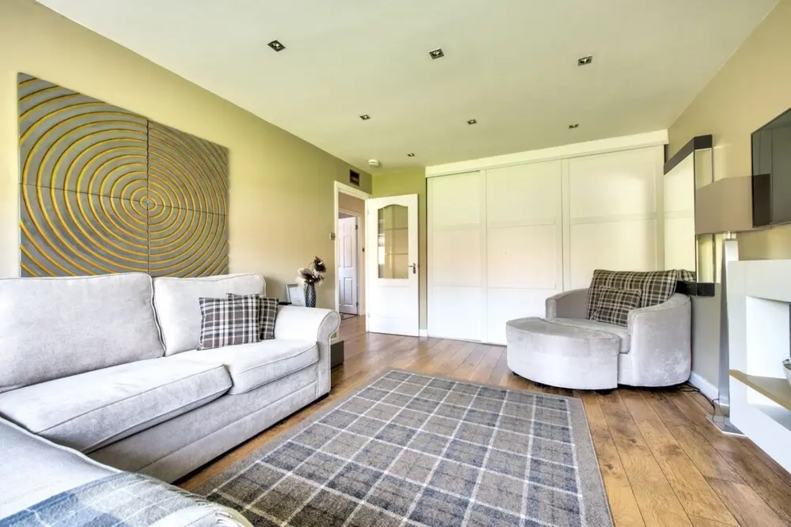 No.17 Serviced Apartment