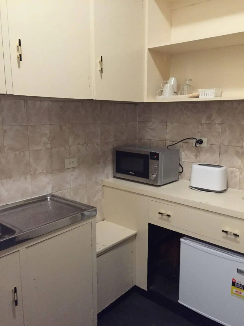 Adelaide Motel & Backpackers