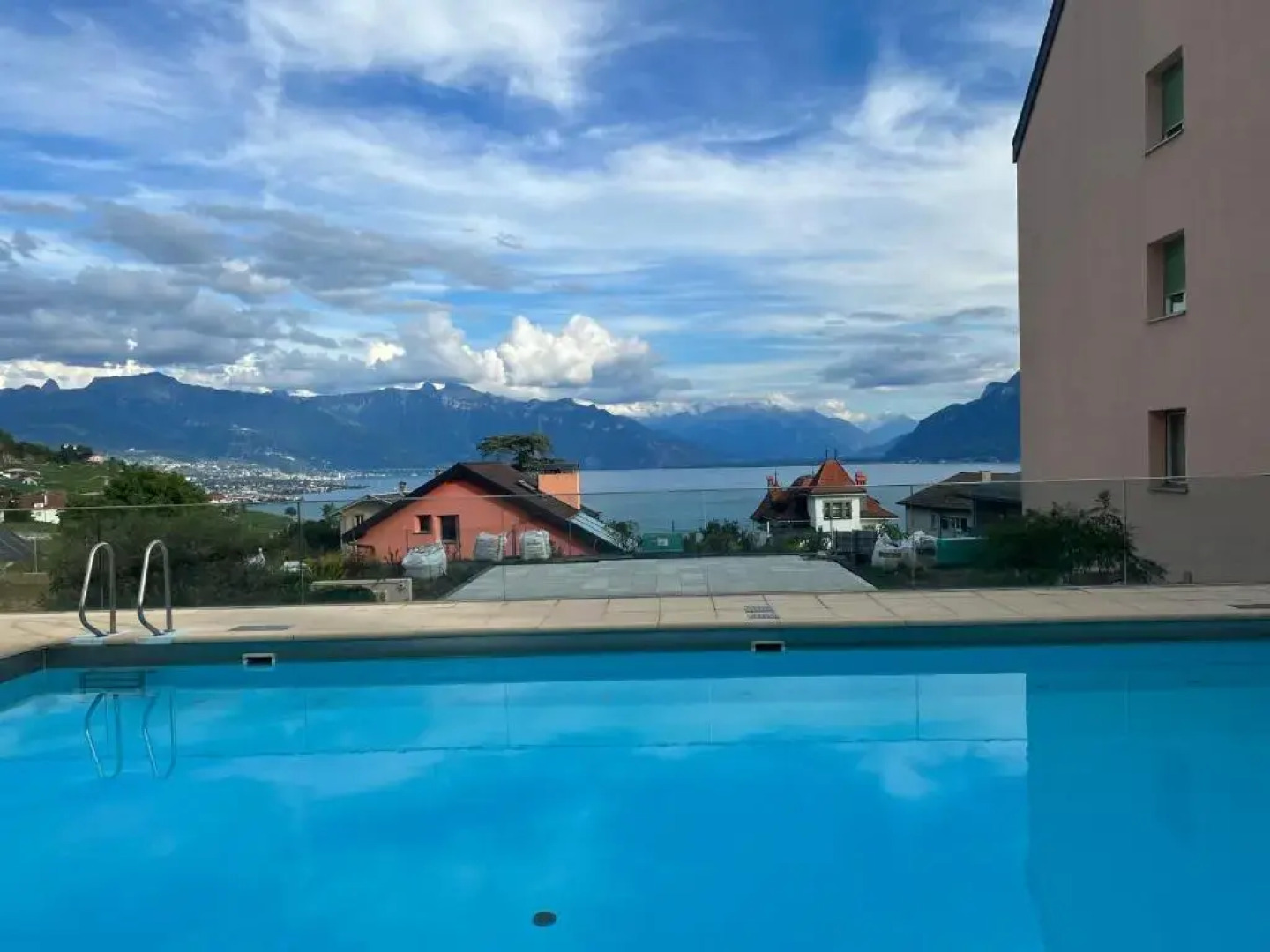 Magnifique studio avec piscine vue sur le lac