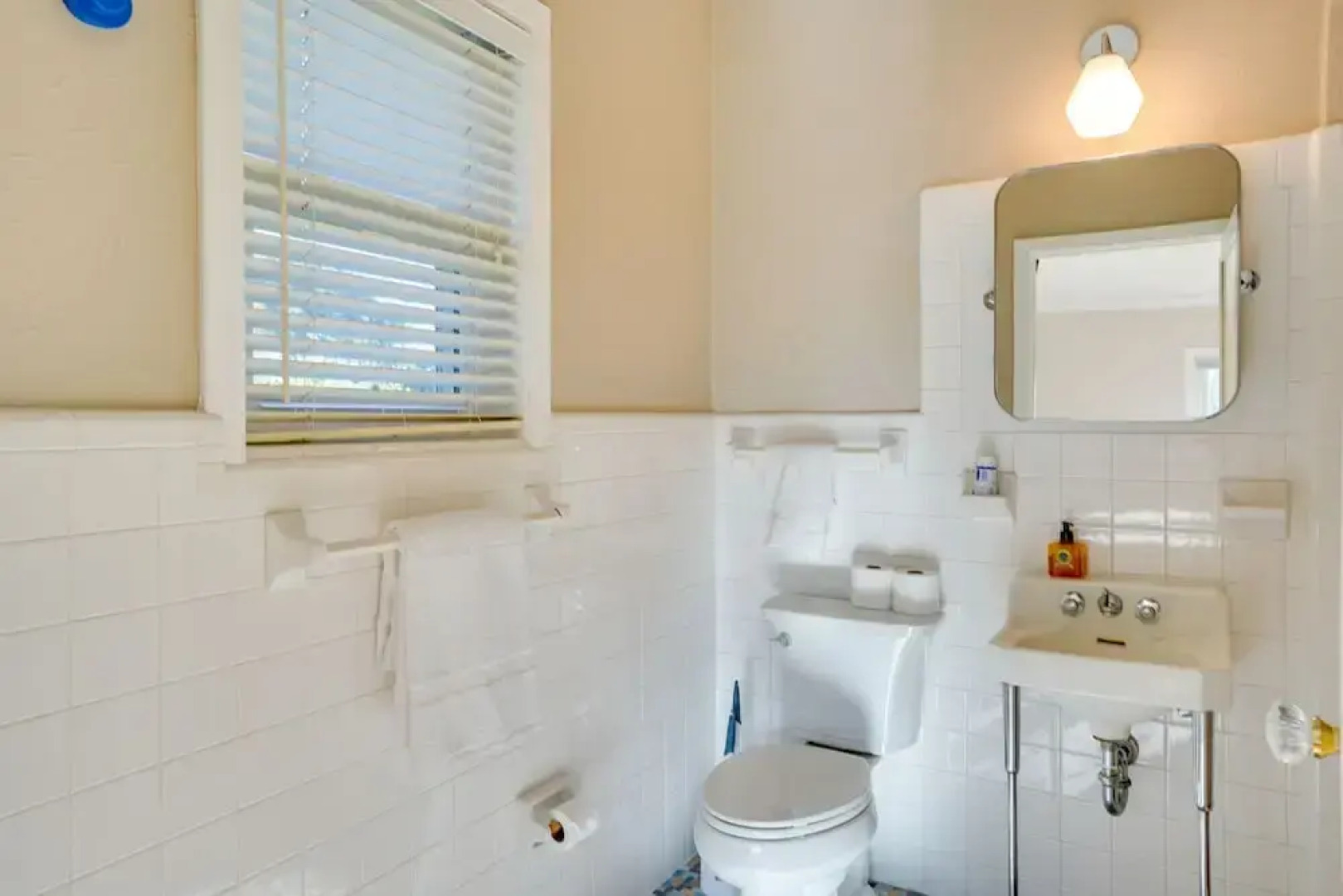 Lakefront Winter Haven Retreat: Hot Tub & Patio!