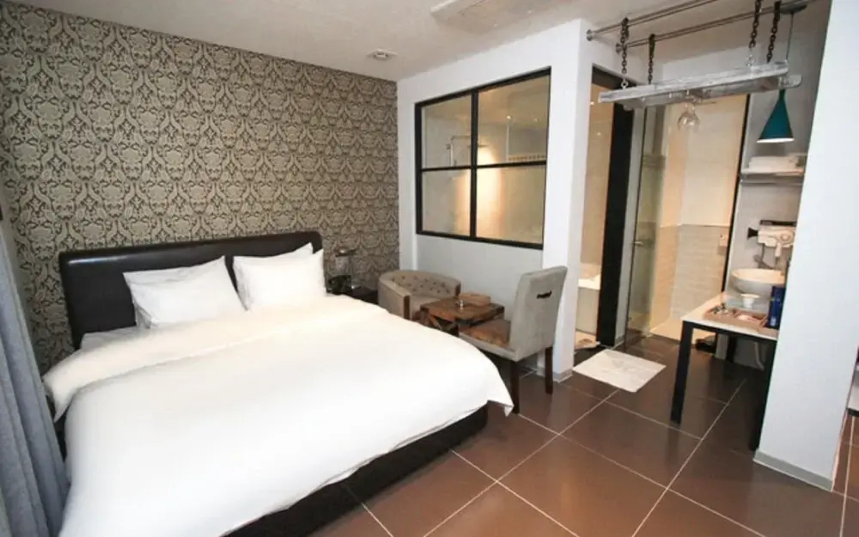 Changwon Palyongdong Praha Hotel