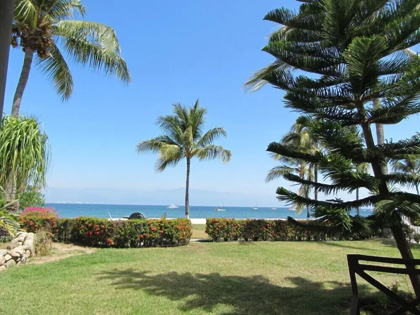 Casa Dos Dolphins 2 Bedroom Villa by Redawning