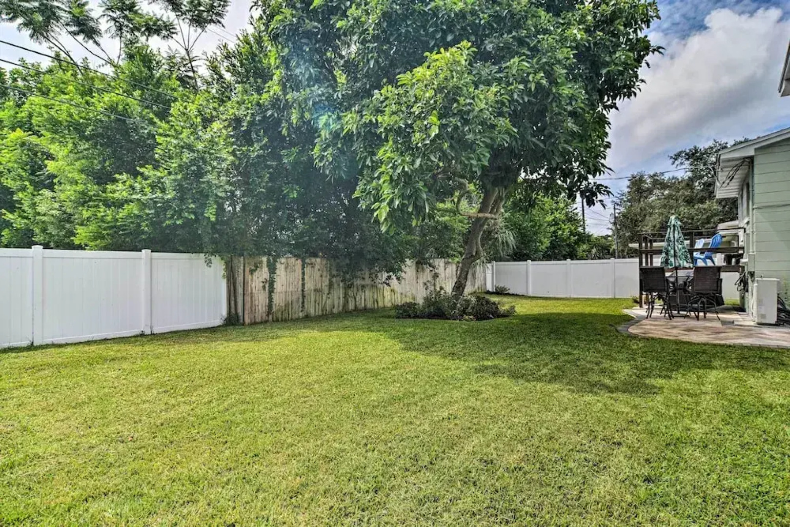 Seminole Home: 1 Mi to Indian Shores Beach!