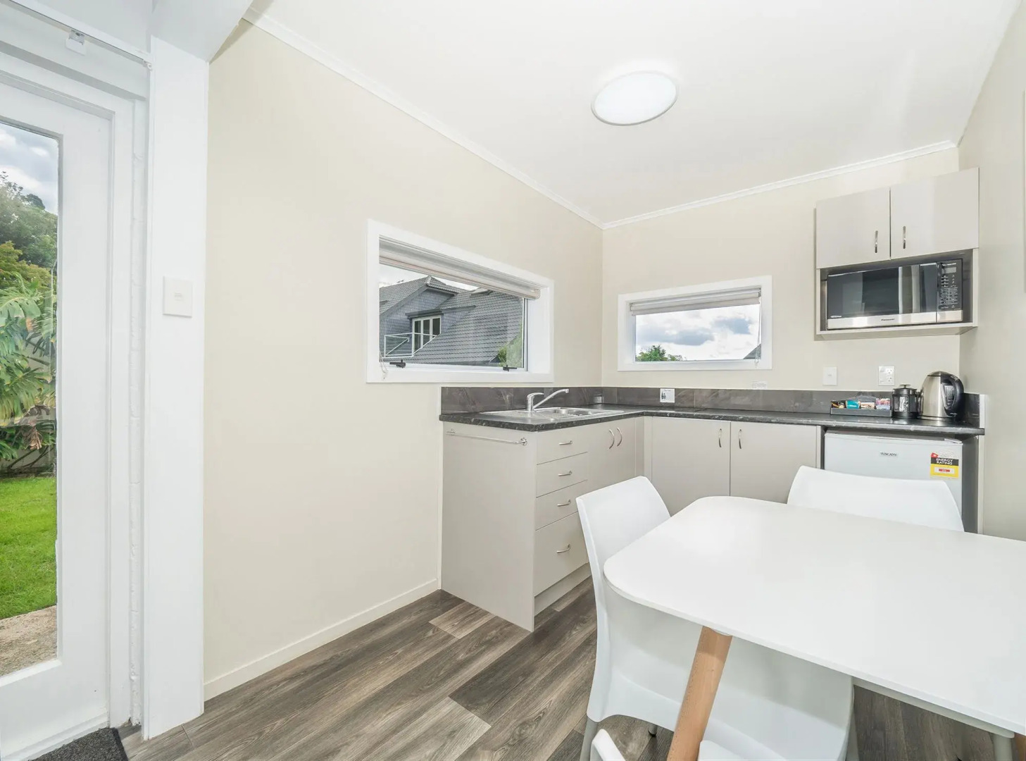 Harbour View Motel and Water Front Apartments