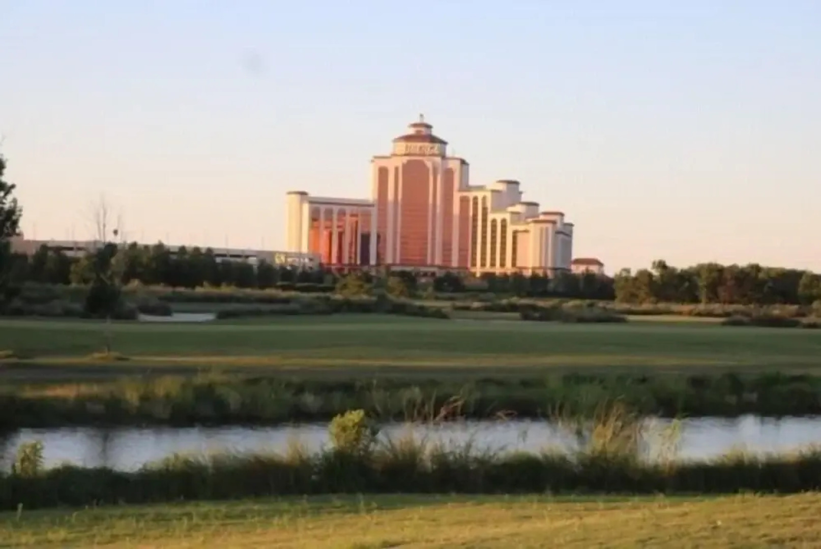 Cozy Lake Charles Studio w/ Golf Course Views