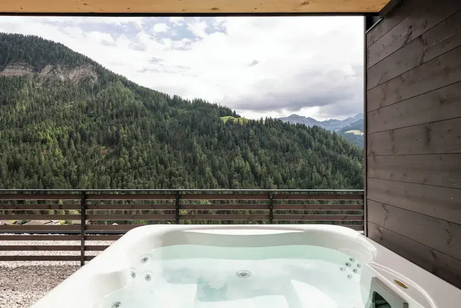 Aois 4 Elements suits