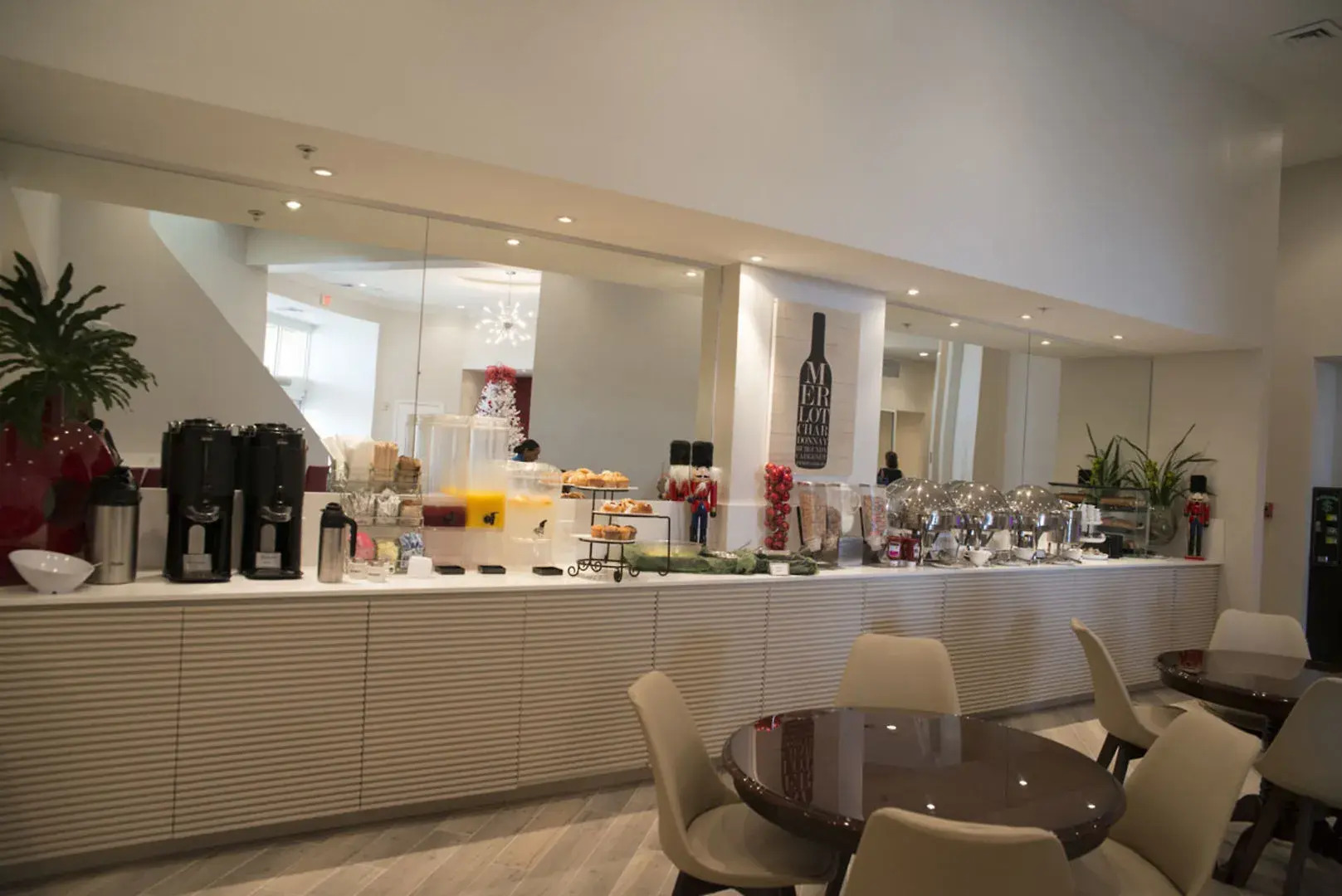 The Point Hotel & Suites