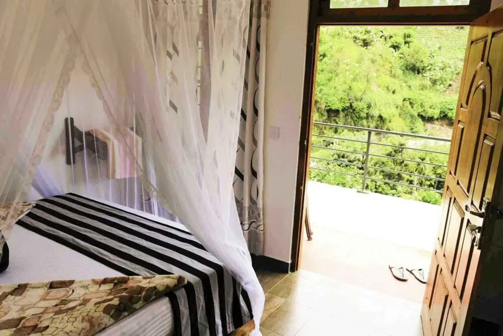 Yoho Rawana Mountain View