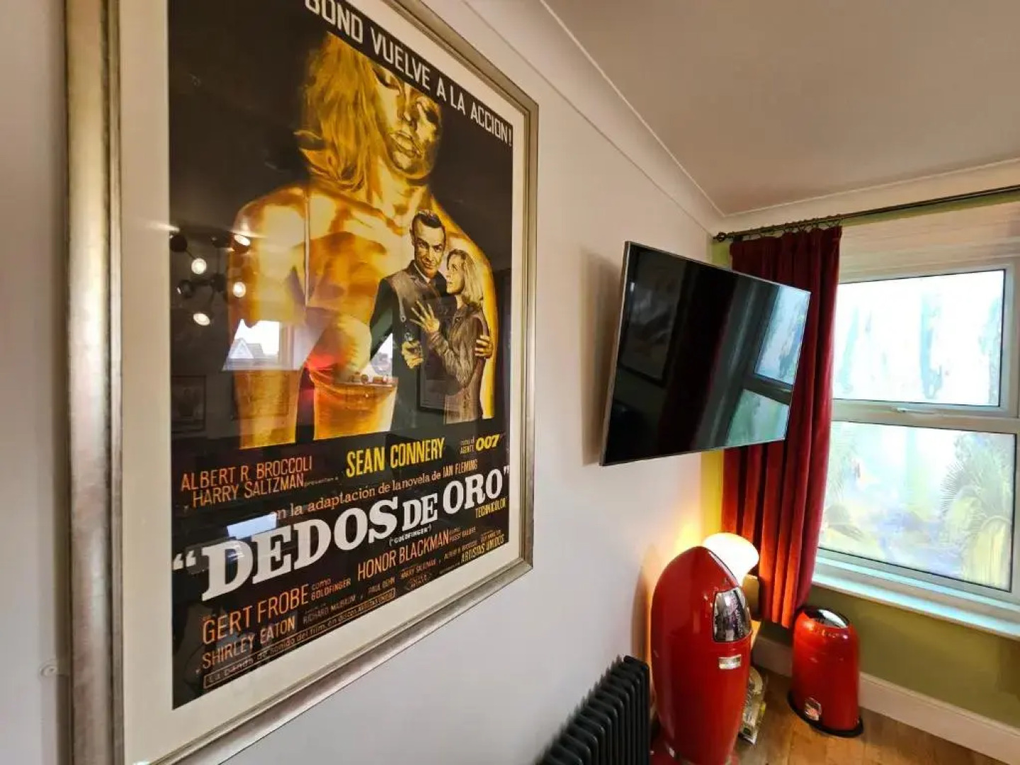 Southsea Royale James Bond 3 bed Cool Penthouse, seafront parking