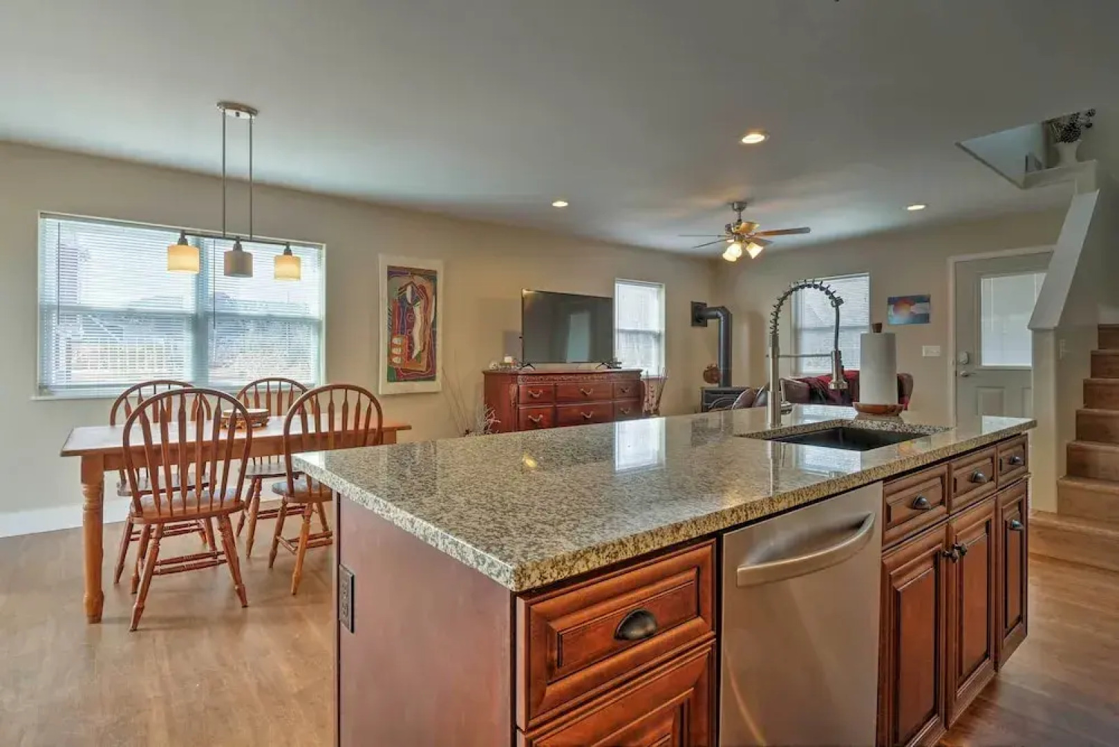 30 Mi to Crested Butte: Dog-friendly Home By River