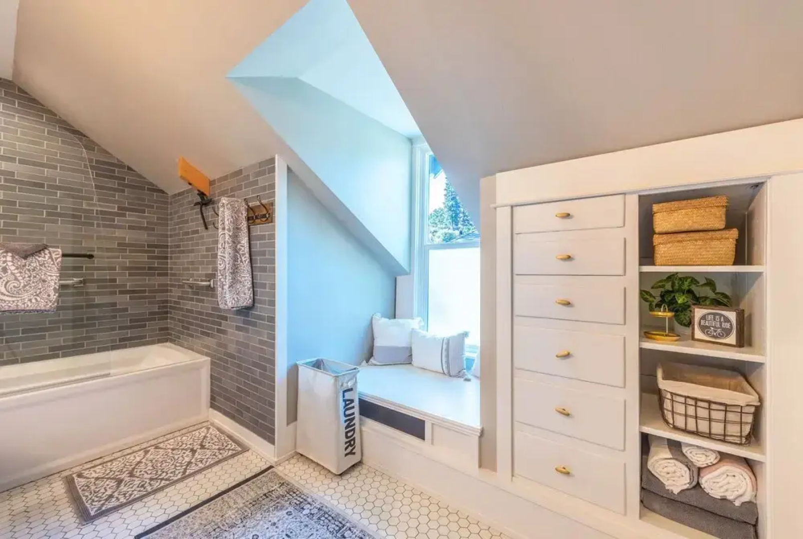 Ava's Castle 2 Bedroom Home by Redawning