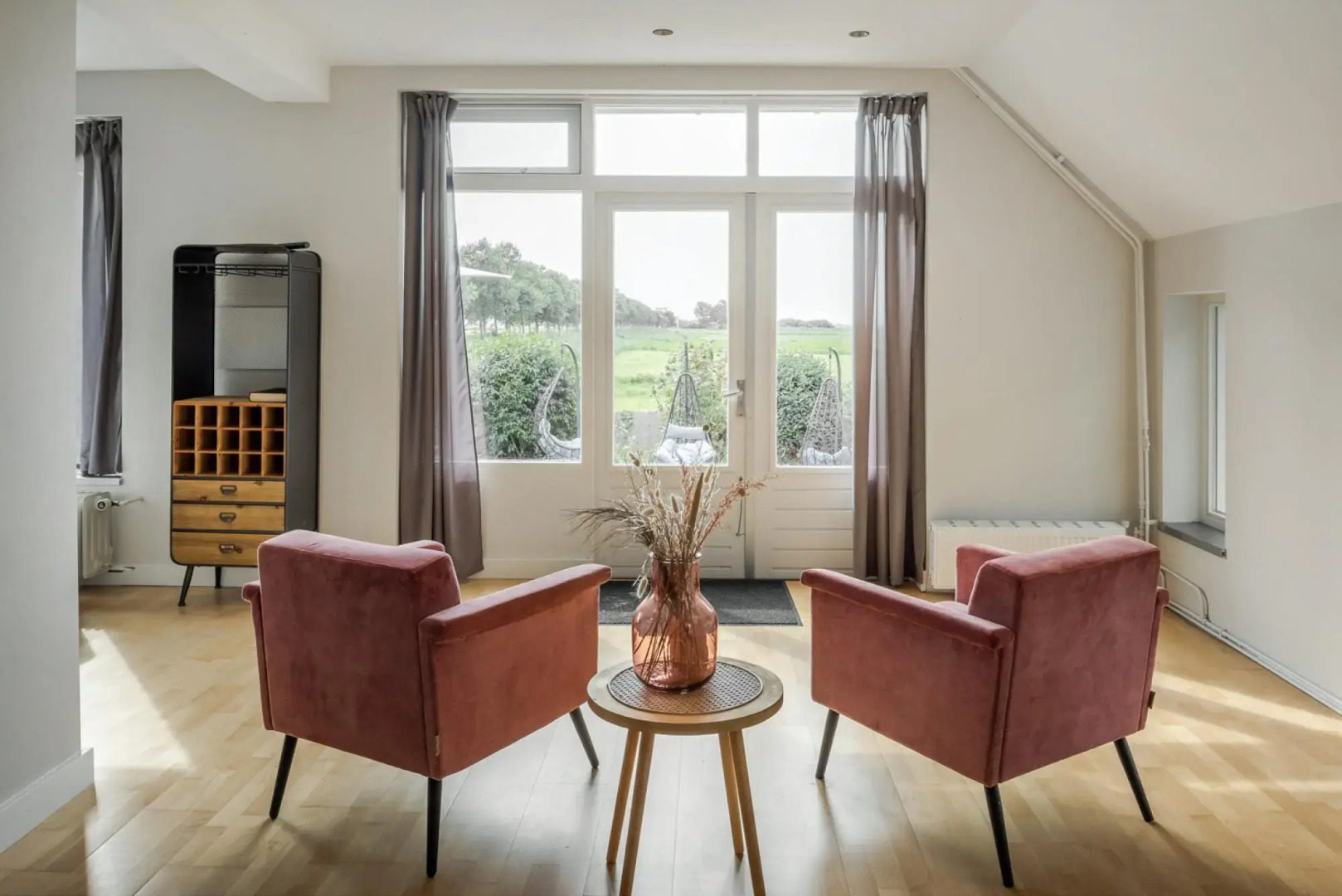 Large fully renovated farmhouse with indoor Swim spa and Sauna