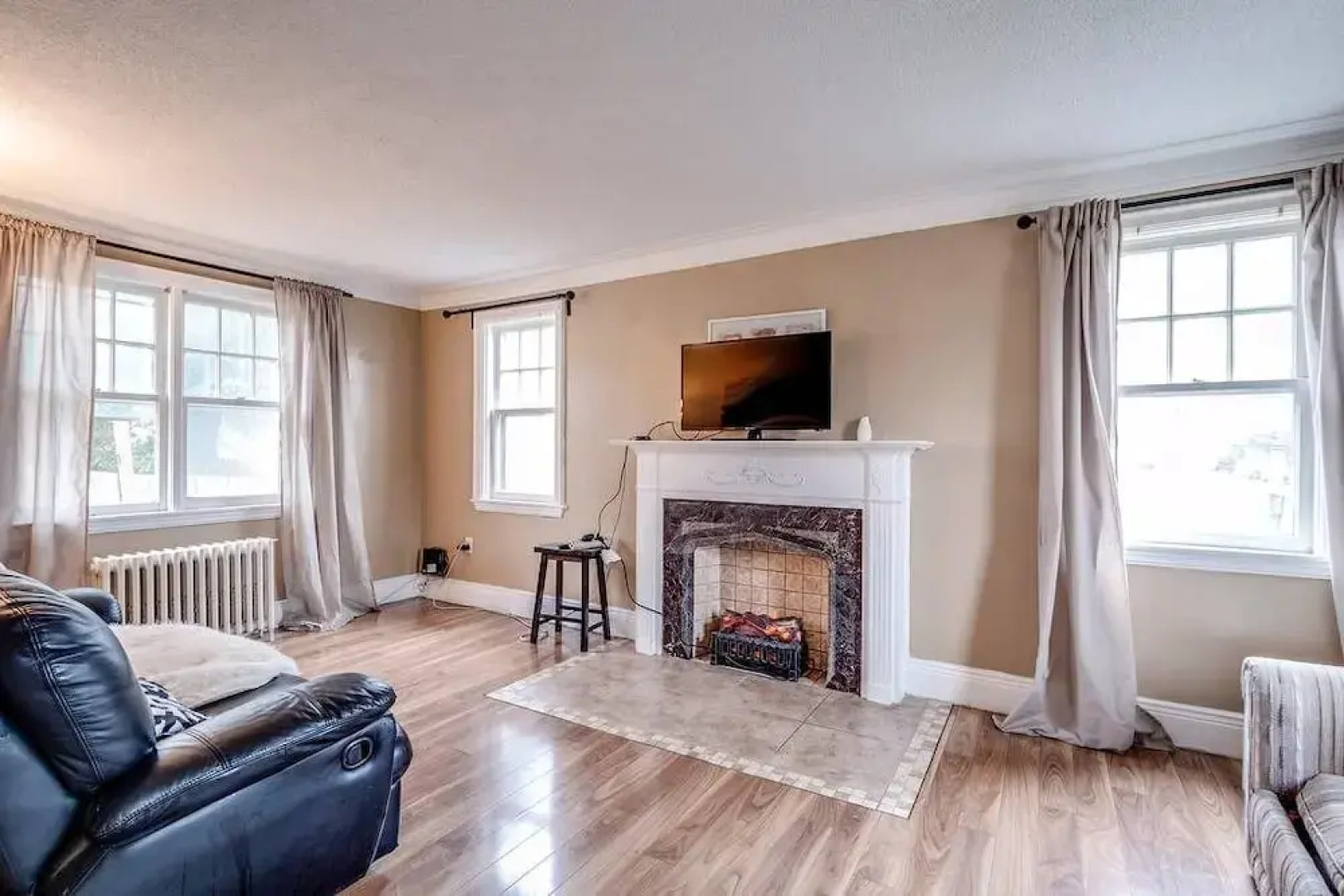 Convenient & Comfortable Manor