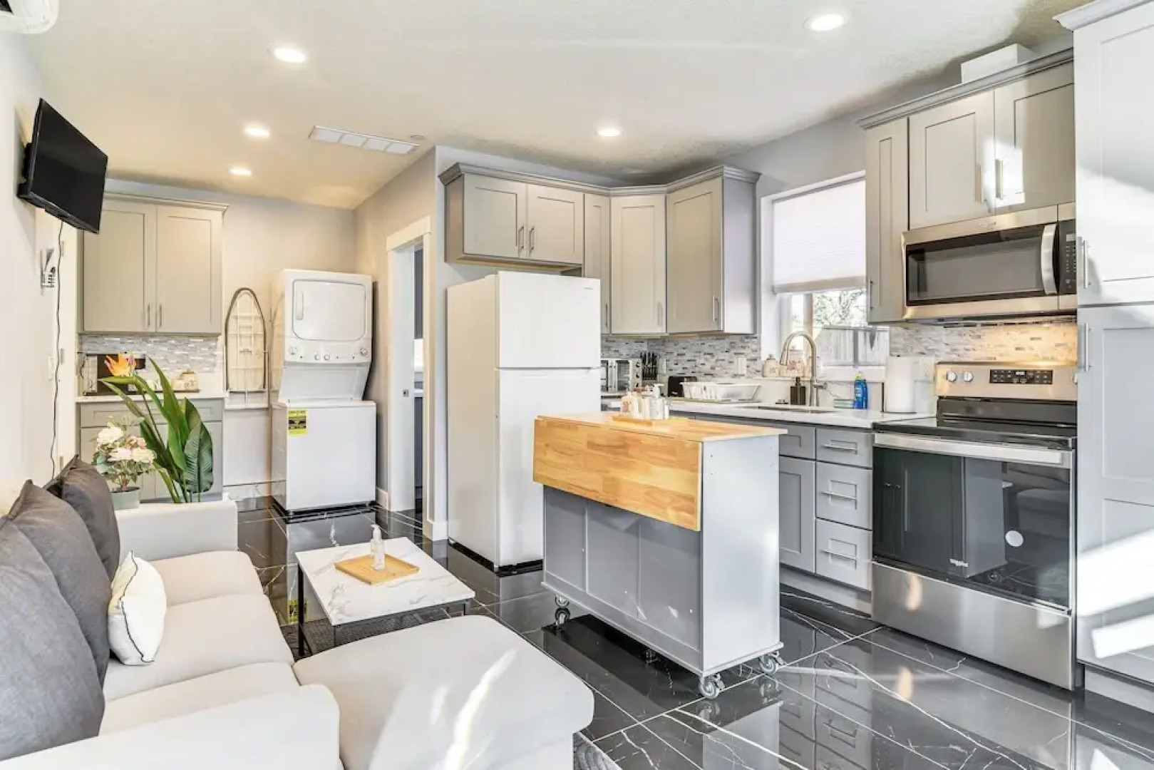 8 Mi to Dtwn Pdx: Unique Pet-friendly Home!