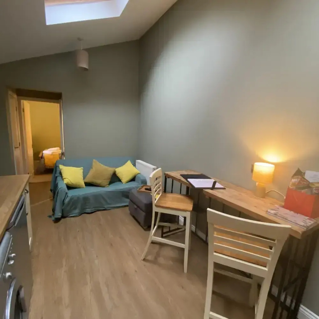 Private Annex, Parking, Wifi, 2mins to J48 A1 M1