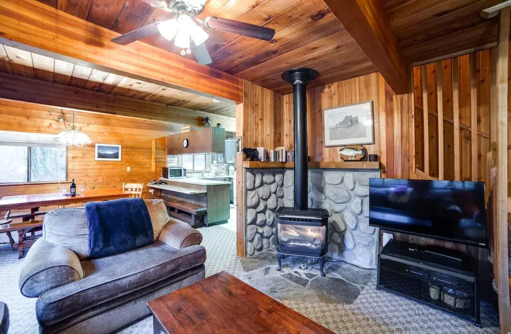 Mt. Baker Lodging Cabin 22 – WiFi, Pets OK, Sleeps 8! by MBL