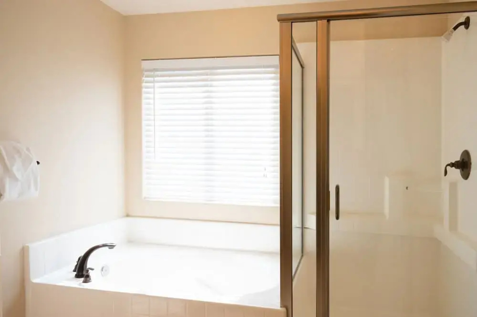 RedAwning Flintridge Inn #1423