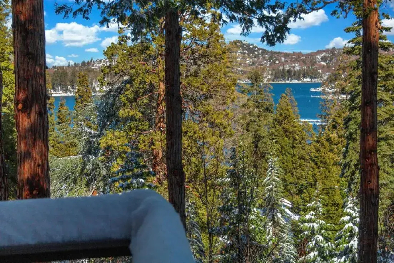 Historic Lakeview Cabin, Beautiful View, 2 Level, 1400 sqft, Dogs, Walk to Village