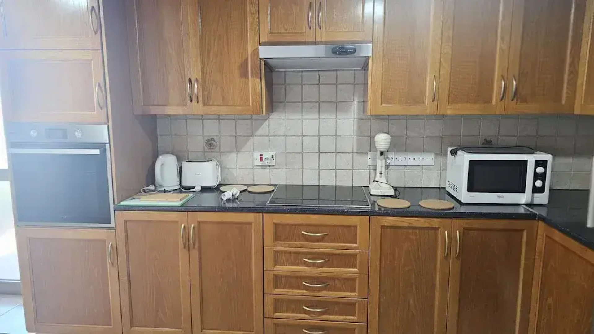 39 EGM - Stay Uptown Apartment