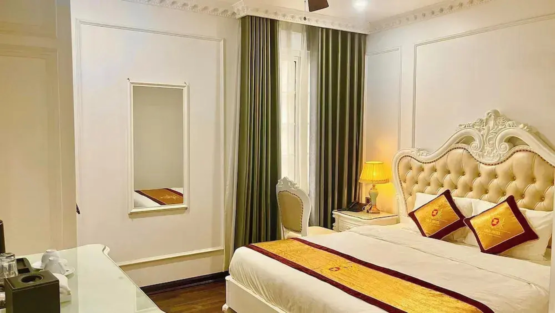 Gold Hotel Luxury